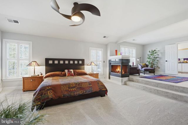 2707 PIONEER LN, Falls Church, VA 22043