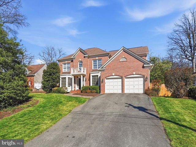 2707 PIONEER LN, Falls Church, VA 22043