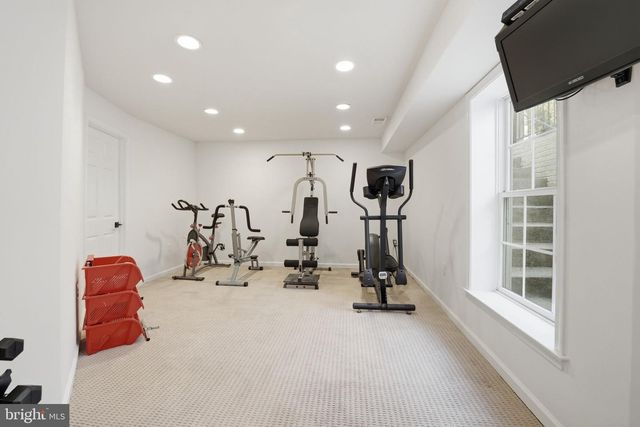 2707 PIONEER LN, Falls Church, VA 22043