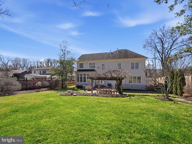 2707 PIONEER LN, Falls Church, VA 22043