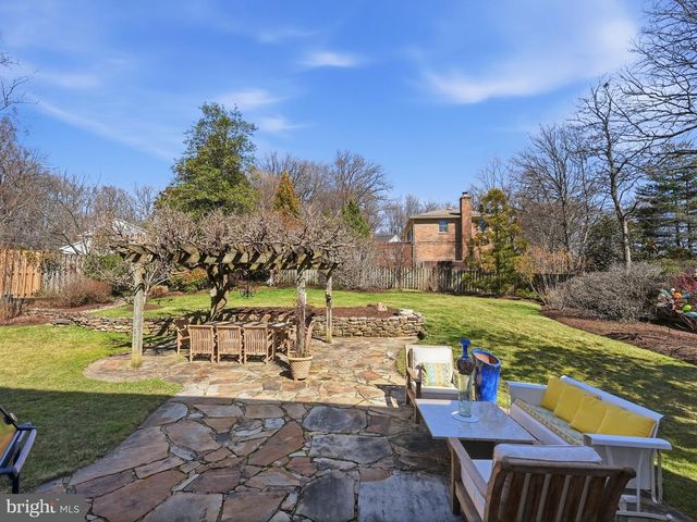 2707 PIONEER LN, Falls Church, VA 22043