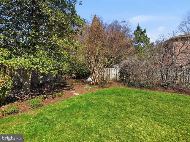 2707 PIONEER LN, Falls Church, VA 22043