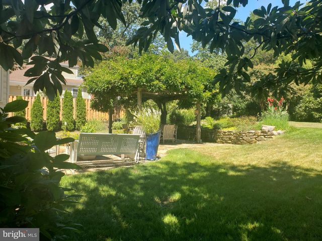 2707 PIONEER LN, Falls Church, VA 22043