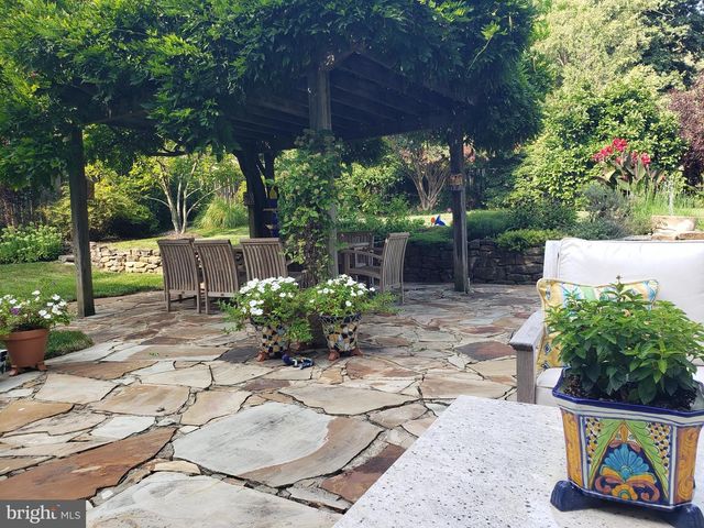 2707 PIONEER LN, Falls Church, VA 22043