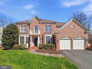 2707 PIONEER LN, Falls Church, VA 22043