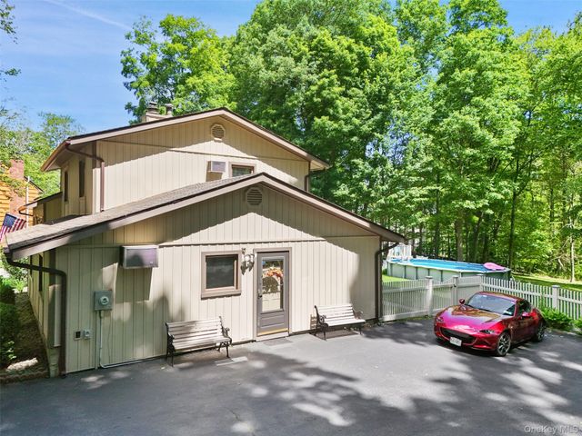 90 Timberlane Court, Yorktown Heights, NY 10598