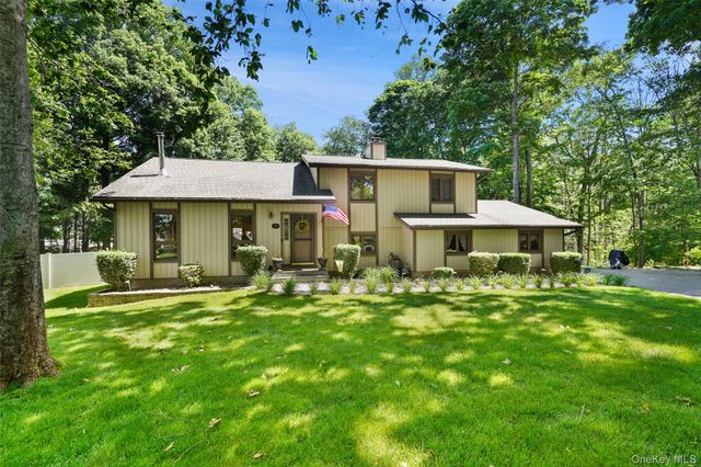 90 Timberlane Court, Yorktown Heights, NY 10598