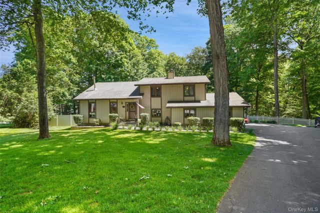 90 Timberlane Court, Yorktown Heights, NY 10598
