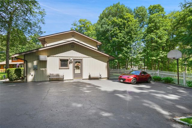 90 Timberlane Court, Yorktown Heights, NY 10598