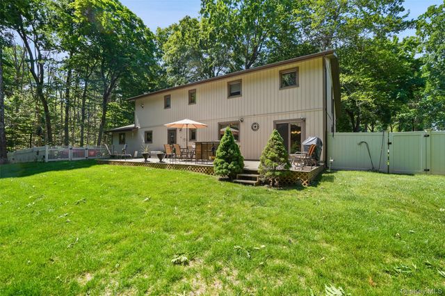 90 Timberlane Court, Yorktown Heights, NY 10598
