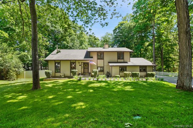 90 Timberlane Court, Yorktown Heights, NY 10598