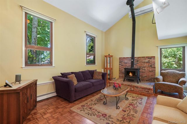 90 Timberlane Court, Yorktown Heights, NY 10598