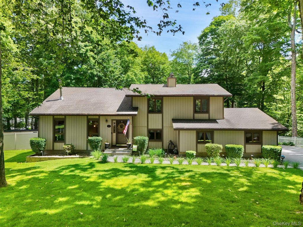 90 Timberlane Court, Yorktown Heights, NY 10598