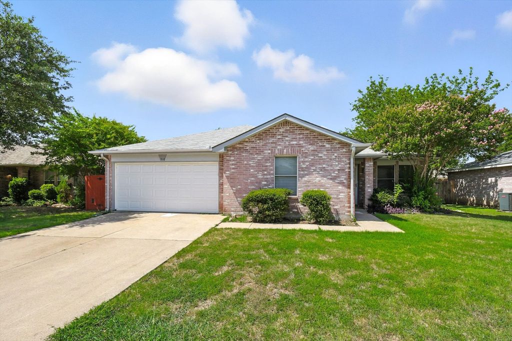 516 Bailey Street, Saginaw, TX 76179