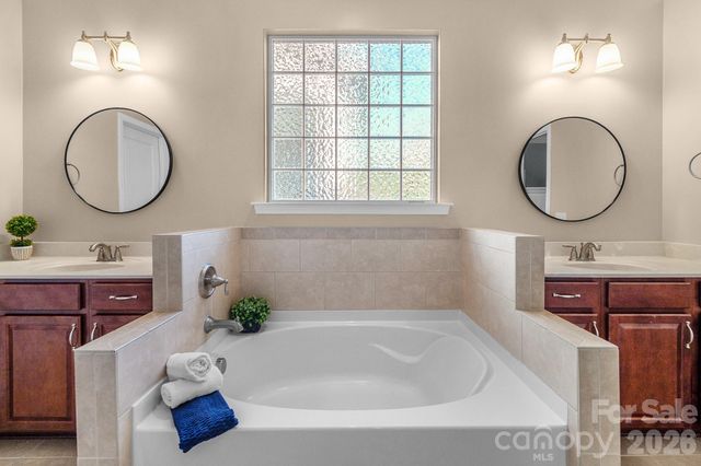 4419 Forest Gate Lane, Charlotte, NC 28270