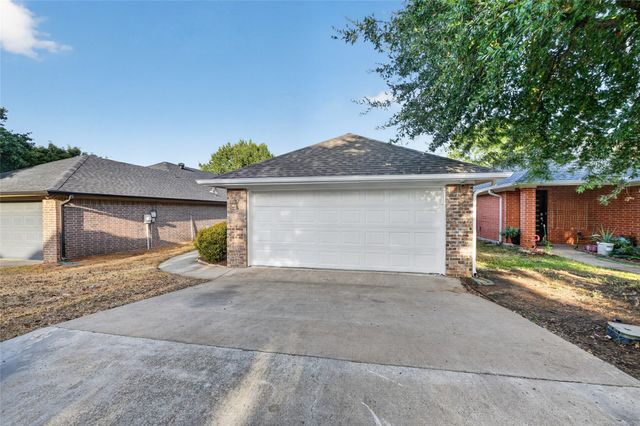 738 Harbour Town Drive, Lake Dallas, TX 75065