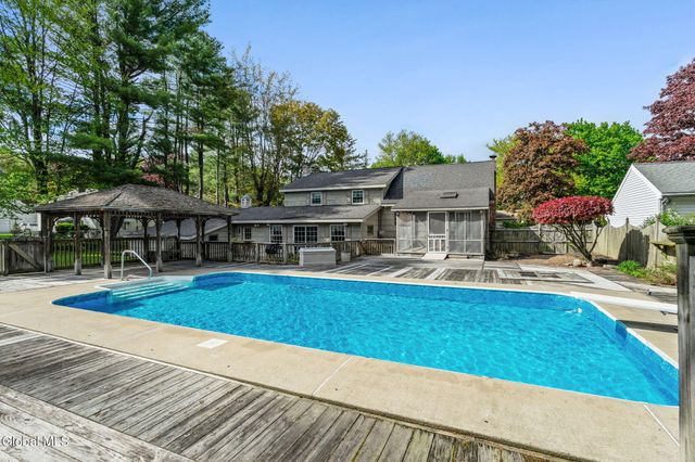 8 Lancaster Drive, Glenville, NY 12302