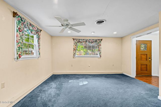 8 Lancaster Drive, Glenville, NY 12302