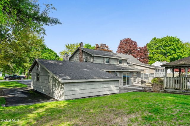 8 Lancaster Drive, Glenville, NY 12302