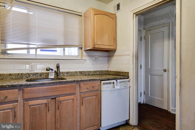 513 HILLTOP TER SE, Washington, DC 20019