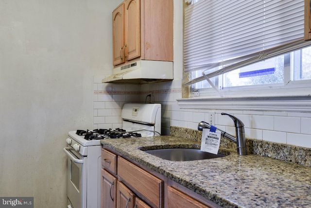 513 HILLTOP TER SE, Washington, DC 20019