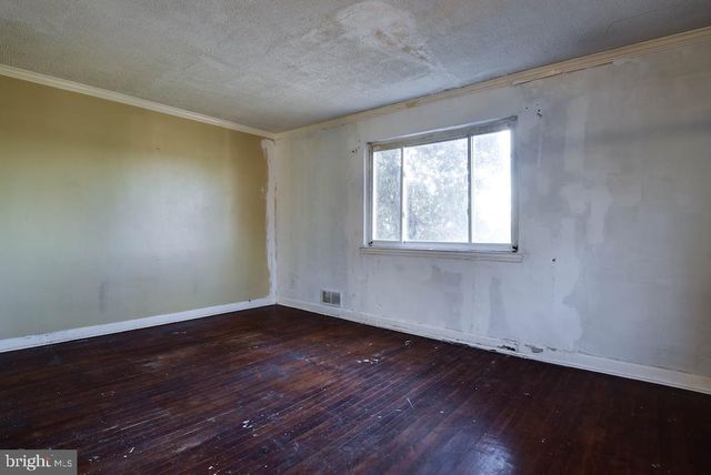 513 HILLTOP TER SE, Washington, DC 20019