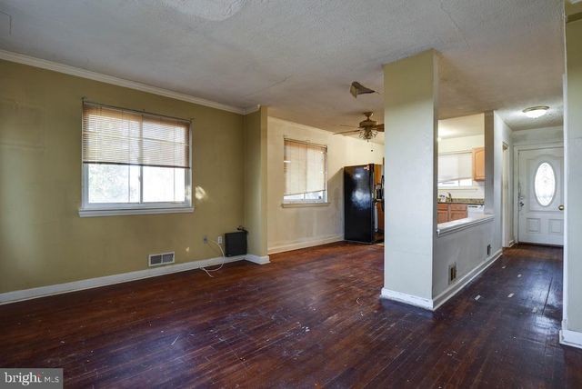 513 HILLTOP TER SE, Washington, DC 20019