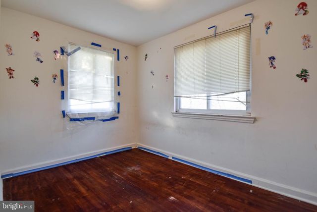 513 HILLTOP TER SE, Washington, DC 20019