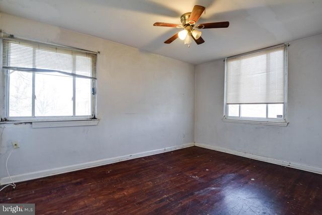 513 HILLTOP TER SE, Washington, DC 20019