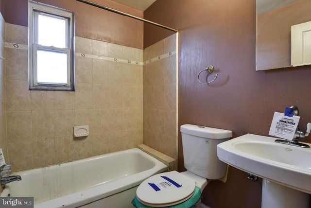 513 HILLTOP TER SE, Washington, DC 20019