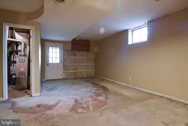 513 HILLTOP TER SE, Washington, DC 20019