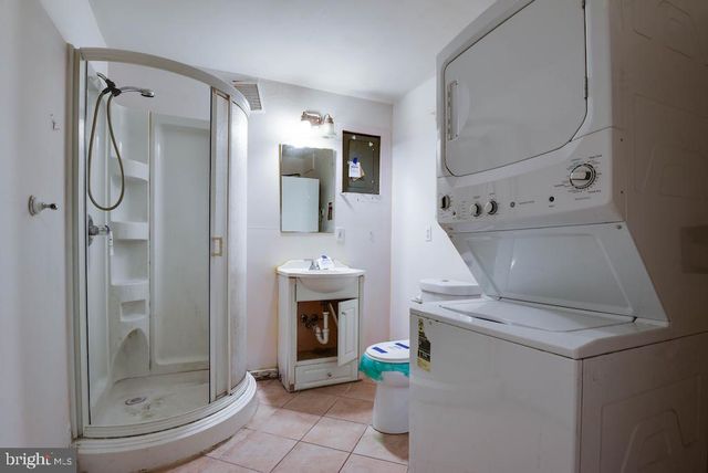 513 HILLTOP TER SE, Washington, DC 20019