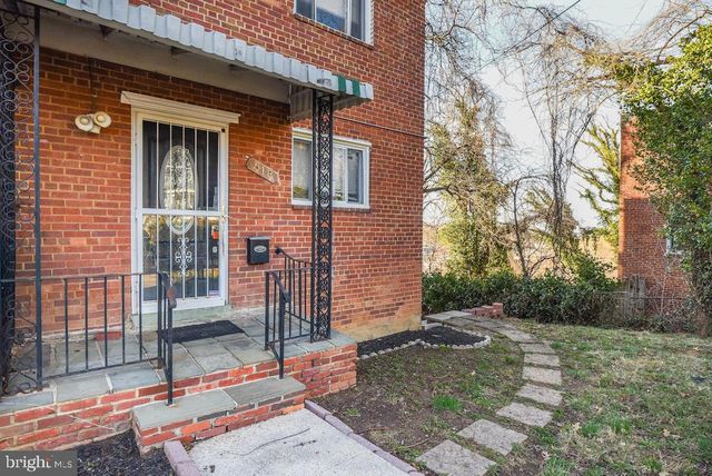 513 HILLTOP TER SE, Washington, DC 20019