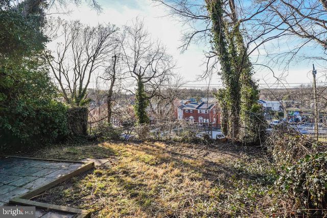 513 HILLTOP TER SE, Washington, DC 20019