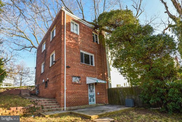 513 HILLTOP TER SE, Washington, DC 20019