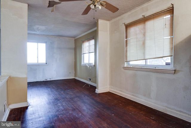 513 HILLTOP TER SE, Washington, DC 20019