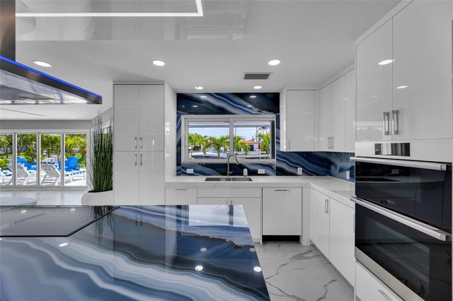 2720 NE 7th Street, Pompano Beach, FL 33062