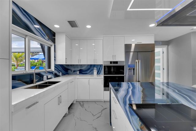 2720 NE 7th Street, Pompano Beach, FL 33062