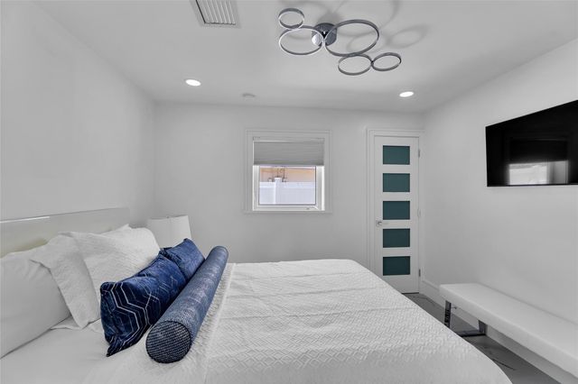 2720 NE 7th Street, Pompano Beach, FL 33062