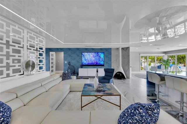 2720 NE 7th Street, Pompano Beach, FL 33062