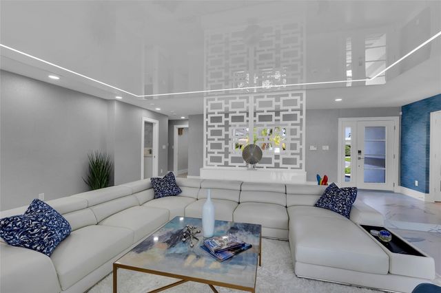 2720 NE 7th Street, Pompano Beach, FL 33062