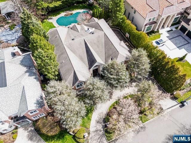 8 Willow Drive, Englewood Cliffs, NJ 07632