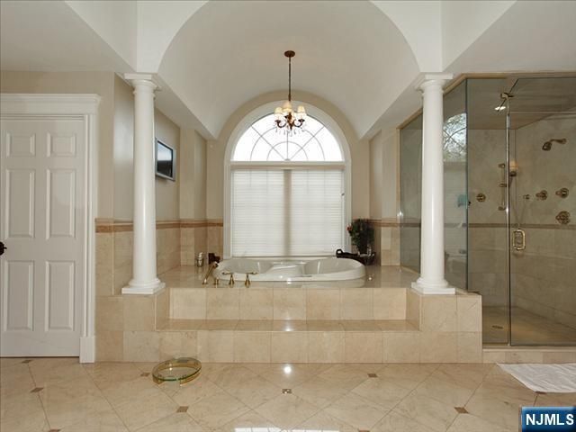 8 Willow Drive, Englewood Cliffs, NJ 07632