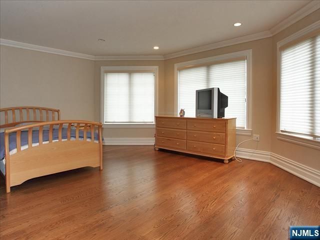8 Willow Drive, Englewood Cliffs, NJ 07632