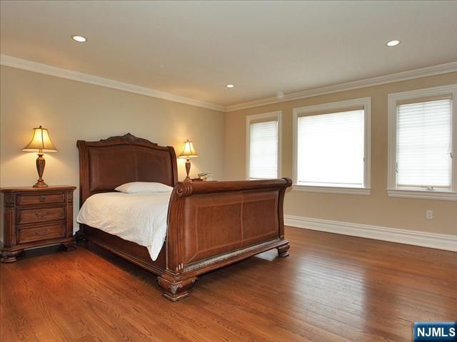 8 Willow Drive, Englewood Cliffs, NJ 07632