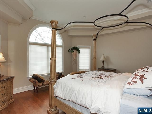 8 Willow Drive, Englewood Cliffs, NJ 07632