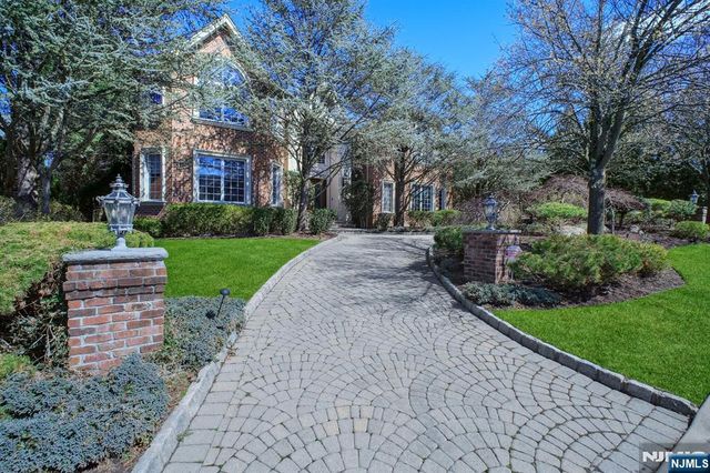 8 Willow Drive, Englewood Cliffs, NJ 07632