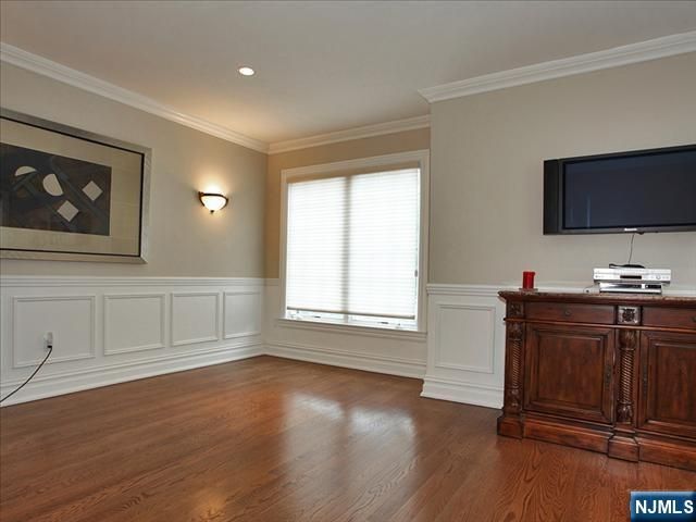 8 Willow Drive, Englewood Cliffs, NJ 07632