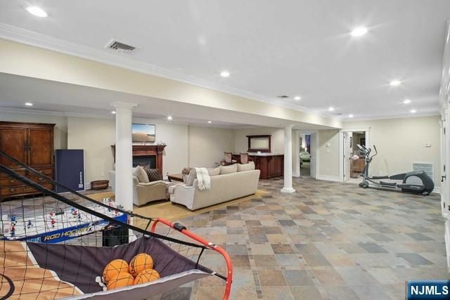 8 Willow Drive, Englewood Cliffs, NJ 07632