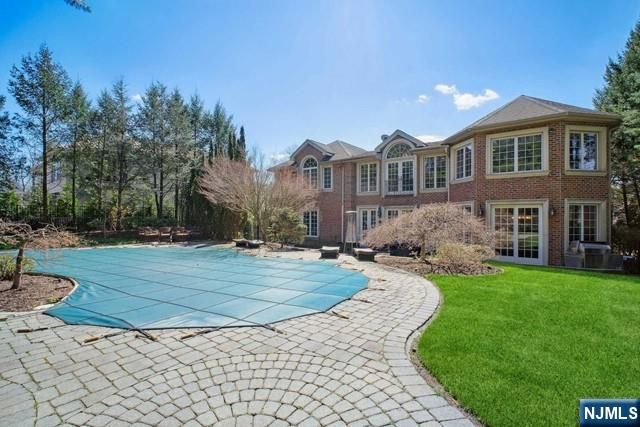 8 Willow Drive, Englewood Cliffs, NJ 07632